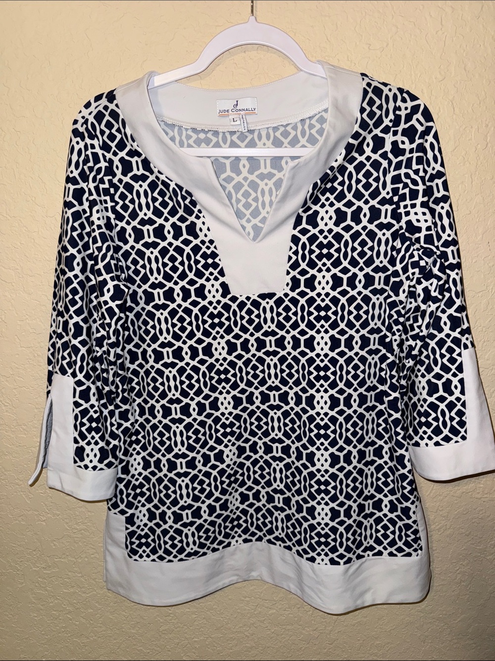 Jude Connally Navy and White Geometric V-Neck Top size large